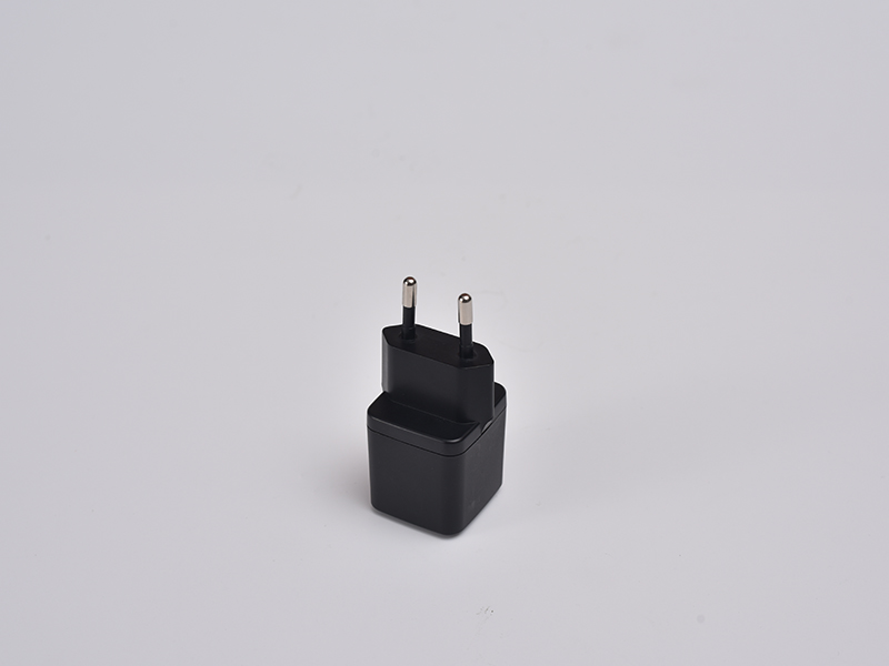 B46 PD20W Charger